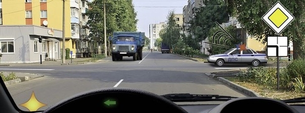 Вопрос 15: Кому Вы обязаны уступить дорогу при повороте налево?