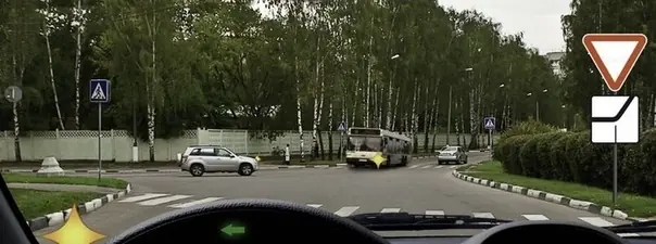Вопрос 15: Кому Вы обязаны уступить дорогу при повороте налево?