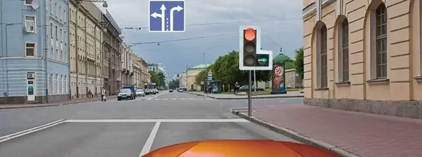 Вопрос 6: Вы намеревались проехать перекрёсток в прямом направлении. Как следует поступить, если Вы не успели заранее перестроиться на левую полосу?