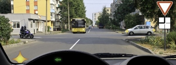 Вопрос 15: Кому Вы обязаны уступить дорогу?