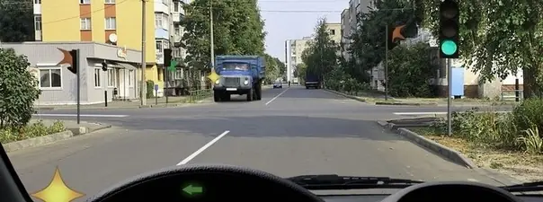 Вопрос 13: В каком случае Вы обязаны уступить дорогу грузовому автомобилю?