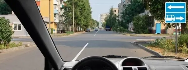 Вопрос 3: В каких направлениях Вам можно продолжить движение на перекрёстке?