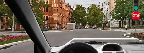 Вопрос 13: При движении прямо Вы: