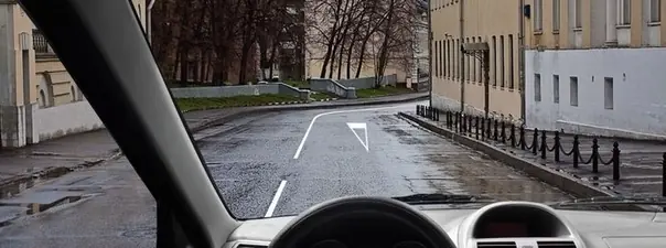 Вопрос 5: Разметка в виде треугольника на полосе движения: