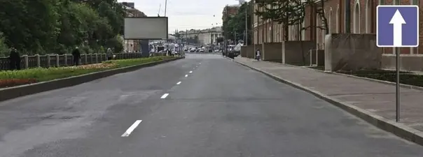 Вопрос 9: Разрешено ли выполнить разворот на участке дороги, обозначенном этим знаком?