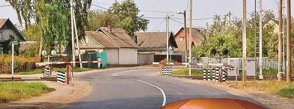 Вопрос 16: В данной ситуации Вы должны остановиться: