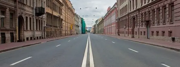 Вопрос 1: Сколько проезжих частей имеет данная дорога?