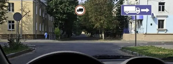 Вопрос 4: Вы управляете грузовым автомобилем с разрешённой максимальной массой не более 3,5 т. В каком направлении Вам разрешено дальнейшее движение?