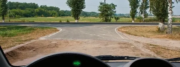 Вопрос 1: Выезжая с грунтовой дороги на перекресток, Вы попадаете:
