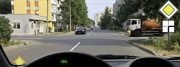 Вопрос 15: Вы намерены развернуться. Кому Вам необходимо уступить дорогу?