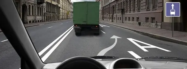 Вопрос 16: Разрешается ли Вам на легковом автомобиле перестроиться вправо, чтобы продолжить движение в прямом направлении?