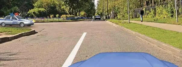 Вопрос 14: При движении в каком направлении Вы должны уступить дорогу автомобилю с включенными проблесковым маячком и специальным звуковым сигналом?