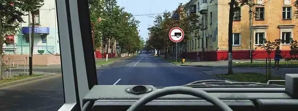 Вопрос 3: Разрешено ли Вам продолжить движение в прямом направлении на грузовом автомобиле с прицепом?