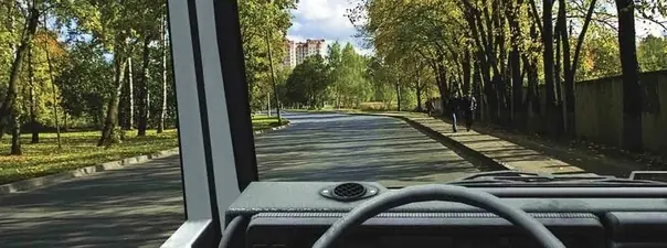 Вопрос 9: Разрешается ли Вам выполнить разворот на данном участке дороги?