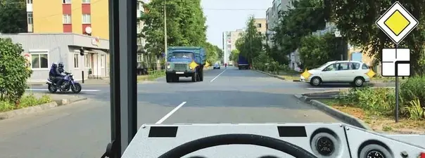 Вопрос 15: Кому Вы должны уступить дорогу при движении прямо?