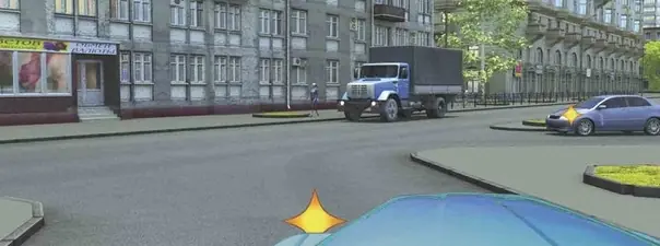 Вопрос 14: Кому Вы должны уступить дорогу при повороте налево?