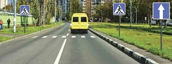 Вопрос 9: Разрешено ли водителю движение задним ходом при отсутствии других участников движения?