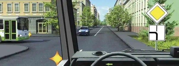 Вопрос 15: Кому Вы обязаны уступить дорогу при повороте налево?