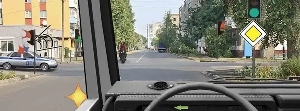 Вопрос 13: Кому Вы должны уступить дорогу при повороте налево?