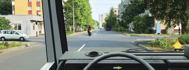 Вопрос 14: Как Вам следует поступить при повороте направо?
