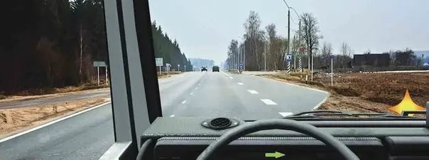 Вопрос 9: Вам необходимо повернуть на примыкающую справа дорогу. Ваши действия?